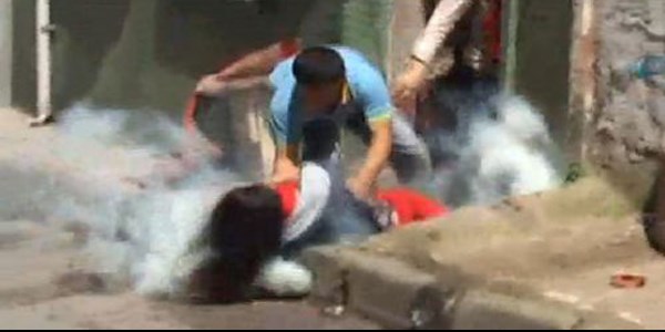 Gaz bombas� kafas�na isabet eden liseli yo�un bak�mda/ Video