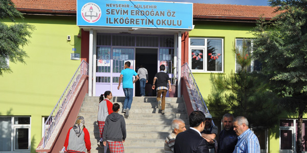 Kazada ölen öğretmenlerin okulunda yas var/ Video