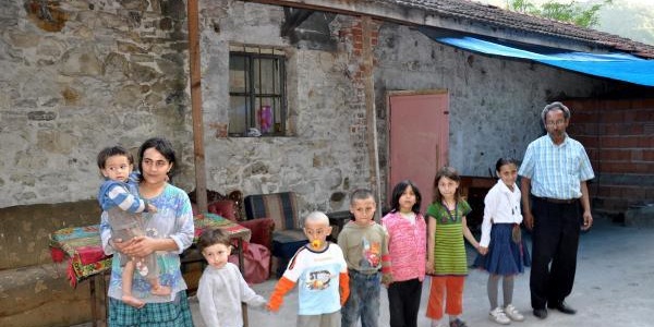 7 çocuklu aileye tahsis edilen ev hasarlı çıktı