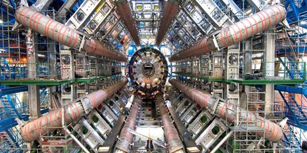 CERN fiziin en byk gizeminin peinde
