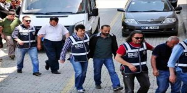 Evrakta sahtecilik operasyonu: 20 g�zalt�