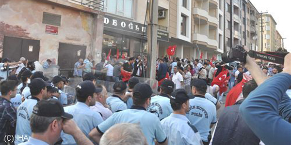 Akil insanlar protestosuna polis m�dahalesi