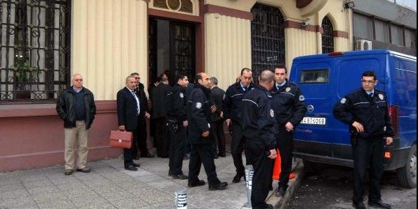 Paray� kapt�ran banka g�revlileri 15 bin lira �deyecek