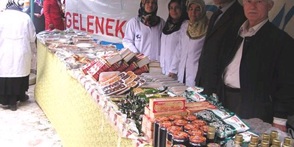 Muhtaçlar yararına kermes açıldı