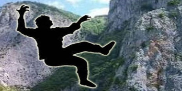 Kayalıklardan düşen asker öldü