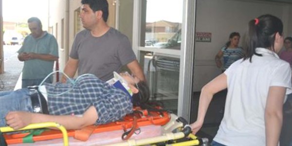 Kamyonetin kasas�n�n kapa�� a��ld�: 7 yaral�