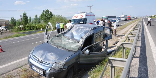 AK Parti le Bakan ailesiyle kaza geirdi