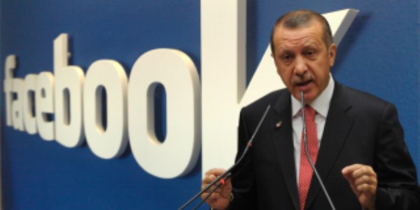 Başbakana hakaret iddiası; 2 memura hapis istemi
