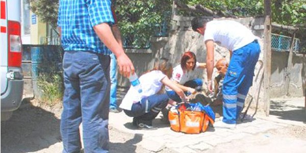 Evinin �n�nde bayg�nl�k ge�irdi