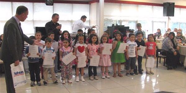 İsmetpaşa İlkokulu'ndan nineler ve dedeler el ele