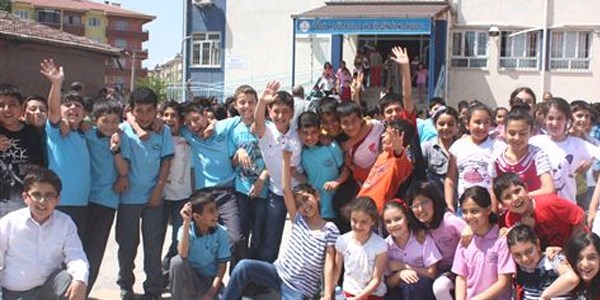 Öğrencilerden engellilere destek