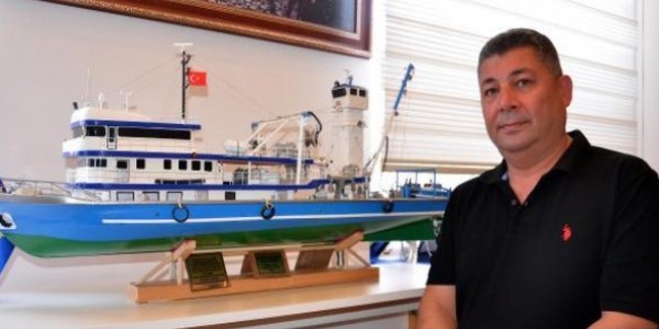 62 metrelik balıkçı gemisinin maketini yaptı