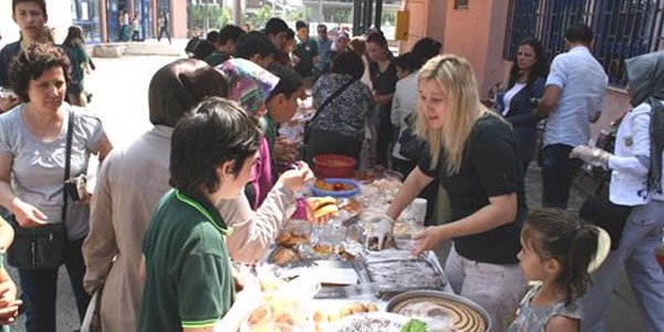Düzce Uzunmustafa Okulu'ndan kermes