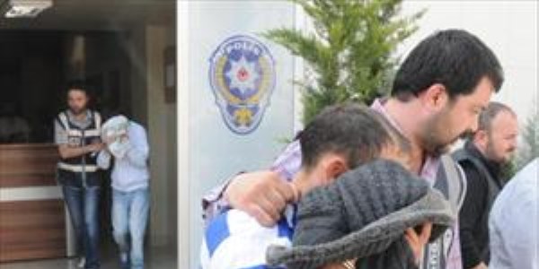 Maskeli büfe soyguncuları yakalandı