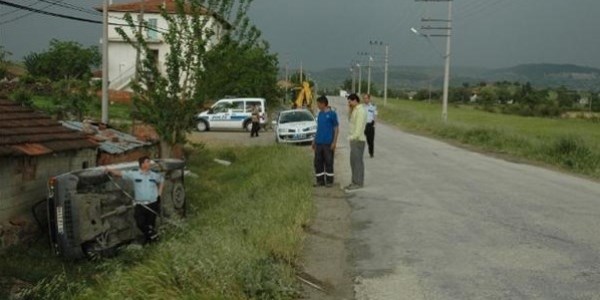 Şarampole yuvarlanan araçtan burnu bile kanamadan çıktı