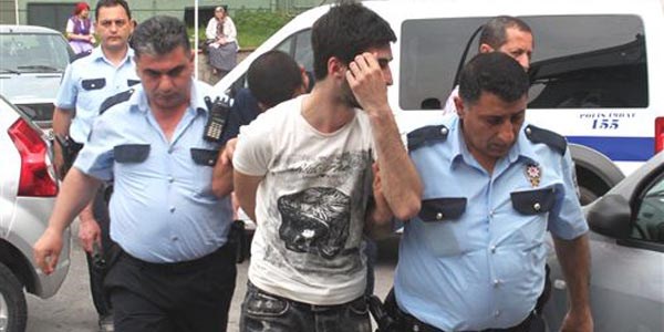 Polisten kaçan gençler inşaat işçisini ezdi