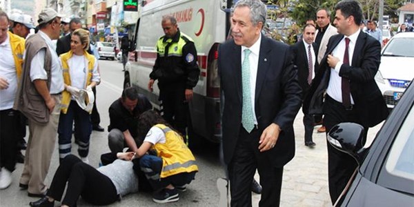 B�lent Ar�n�'�n konvoyunda kaza/ Video