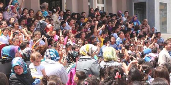 Şanlıurfa'da öğrenci velilerinden eylem