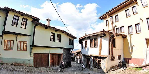 Köy evini yöresel mimariyle yapana destek