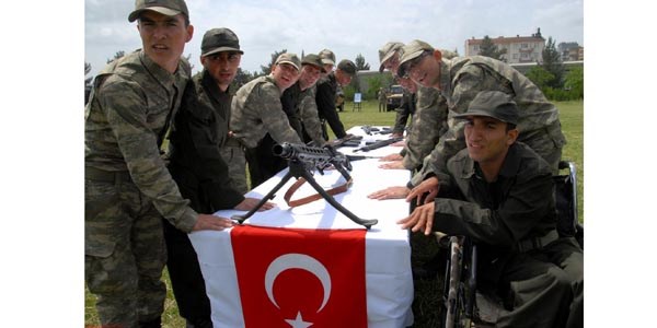 Askerlik hayalleri engel tanımadı