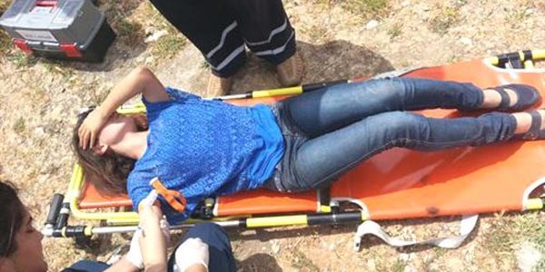Beçin Kalesi'nden düşen gençleri itfaiye kurtardı