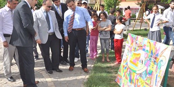K�z�ltepe'deki ��rencilerden resim sergisi
