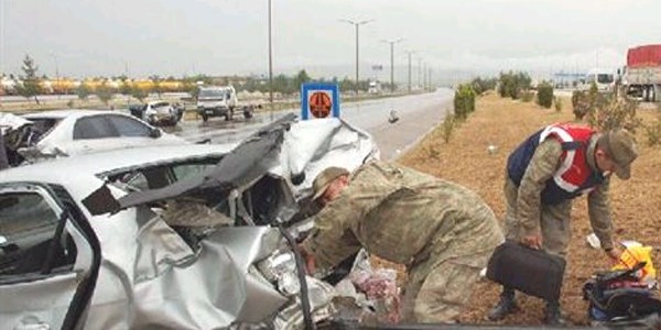 Nurda'nda yamur kazalar: 2'si polis, 6 yaral