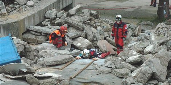 Sakarya'da gerçeğini aratmayan deprem tatbikatı