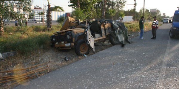 Bingöl'de askeri araç devrildi: 11 yaralı
