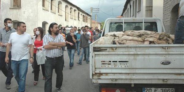 Alkollü derneklerden 'taşınmak istemiyoruz' eylemi