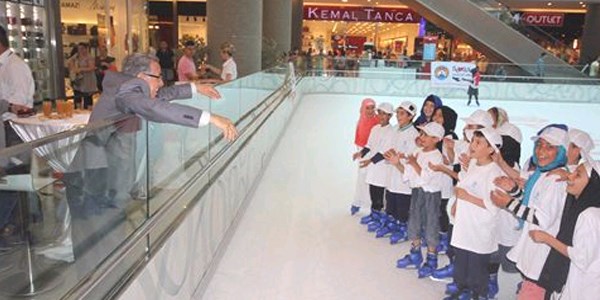 Sevgiye uzanan eller 'Bam Teli'nde