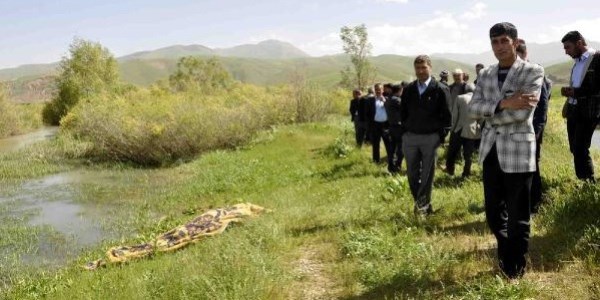Bıçakla öldürülen çiftçinin cesedi dere kenarında bulundu