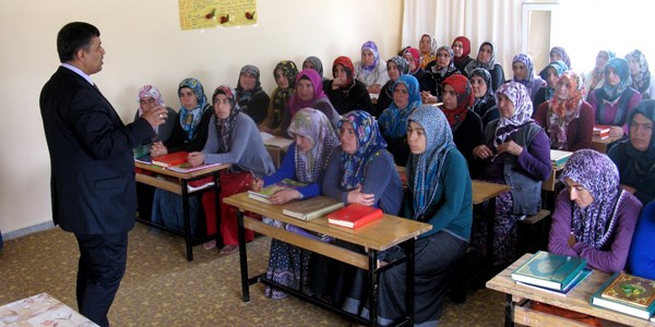 Bayanlara madde bağımlılığı hakkında konferansı