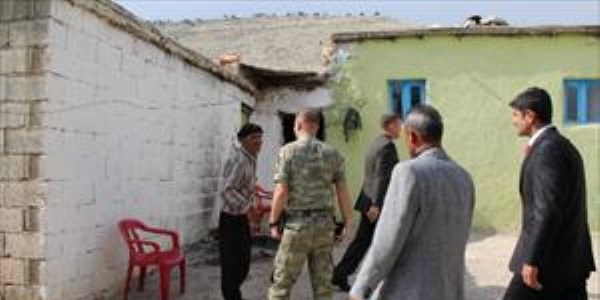 Mehmetçik, anneler gününde şehit ailelerini ziyaret etti