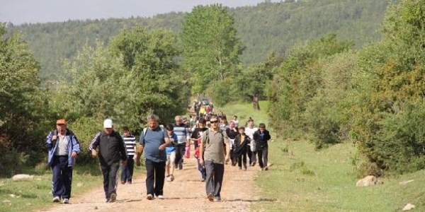 Denizli'deki do�a y�r�y���ne 2 bin ki�i kat�ld�