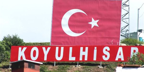 18 metrelik dev tabela g�renlerin ilgisini �ekiyor
