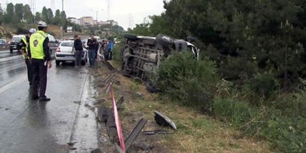 Ya��� ve kaza �stanbul trafi�ini kilitledi