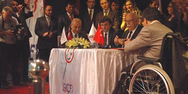Dünya'nın ilk 'engelsiz meslek lisesi' hizmete giriyor/ Video