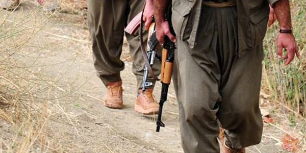 İlk silahlı grup Türkiye sınırını geçti