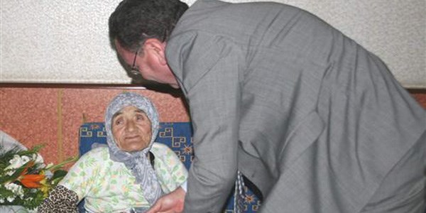 Asırlık nineye devlet şefkati