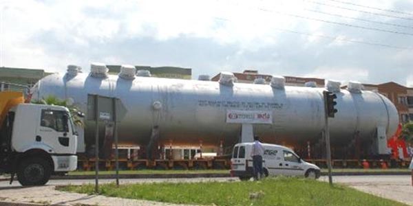 Aliağa'dan dev kazan taşıyan Tır geçti