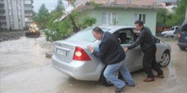 Vezirköprü'de metrekareye 50 kilogram yağmur yağdı