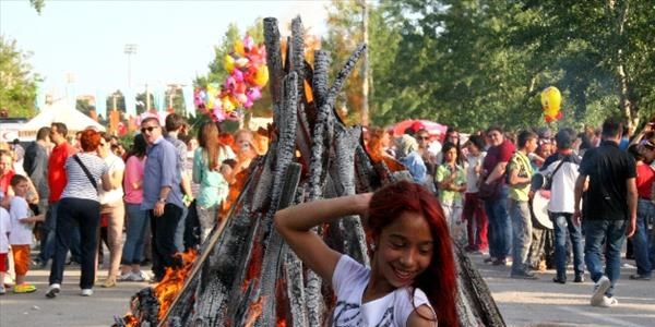Kakava'yı izlemeye 200 bin kişi geldi