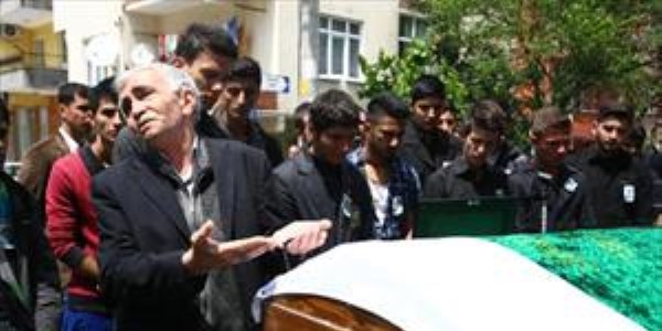 Polis memurunun öldürdüğü genç, Darıca'da toprağa verildi