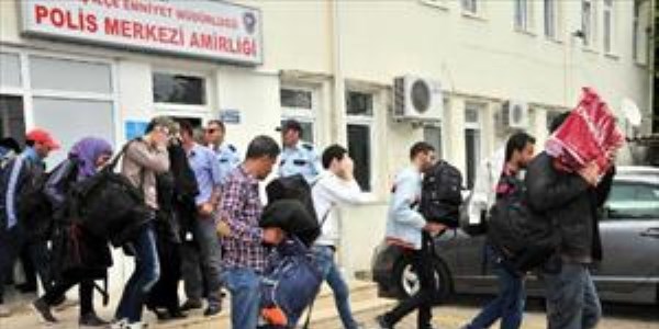 Kaş'tan Meis'e geçmek isteyen 43 kaçak yakalandı