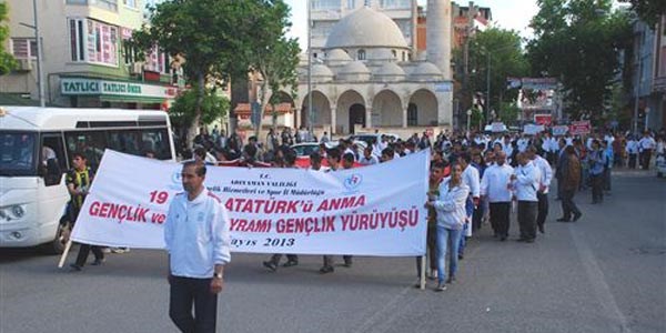 Adıyaman'da gençlik yürüyüşü