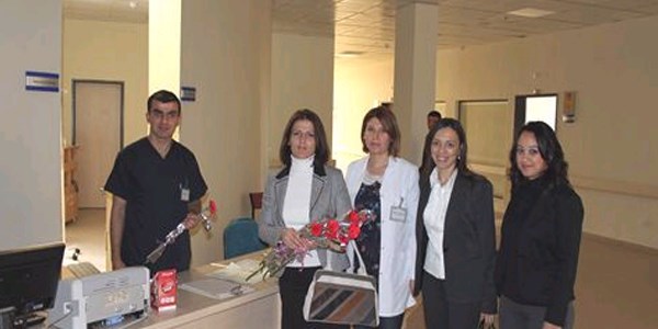 Besni'de jandarma eşlerinden hemşirelere ziyaret
