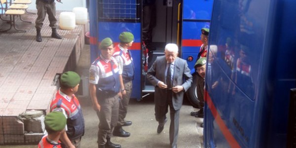 28 Şubat zanlıları tutuklu yargılanacak