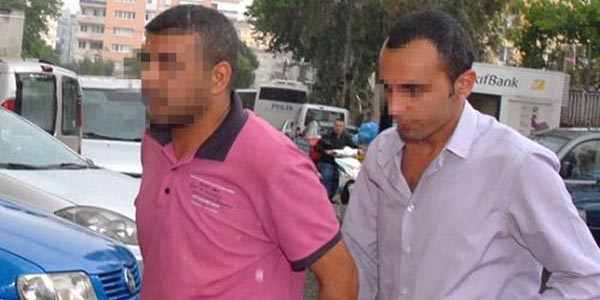 �niversiteli k�za Facebook tuza��