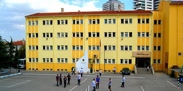 Liseliler, yatlarnn terre bakn aratrd